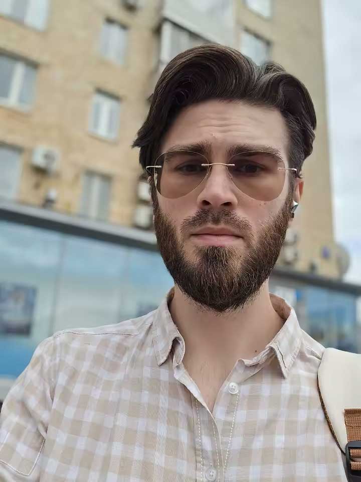Photo from Tom B. Lyons review of MONROE Rimless Titanium Frames